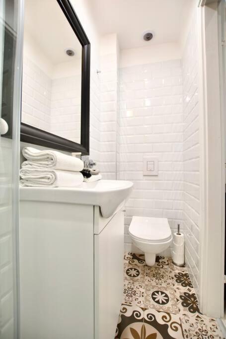 Standard Apartment By Hi5-St. King Mini Studio Budapesta Exterior foto