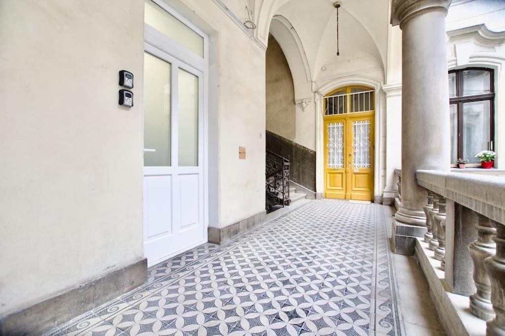 Standard Apartment By Hi5-St. King Mini Studio Budapesta Exterior foto