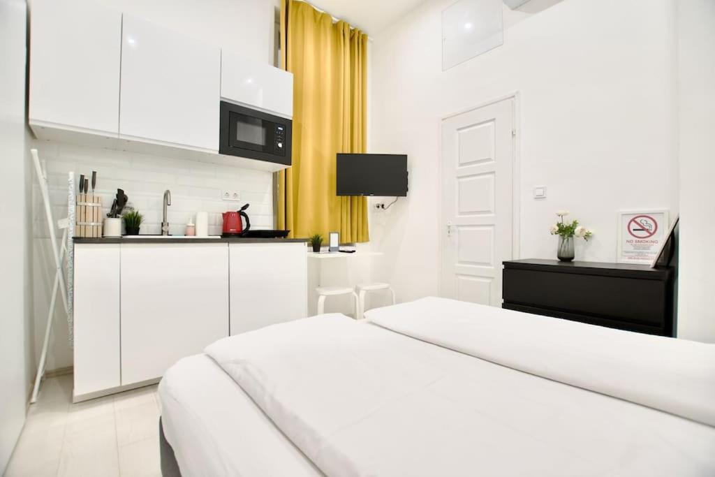 Standard Apartment By Hi5-St. King Mini Studio Budapesta Exterior foto
