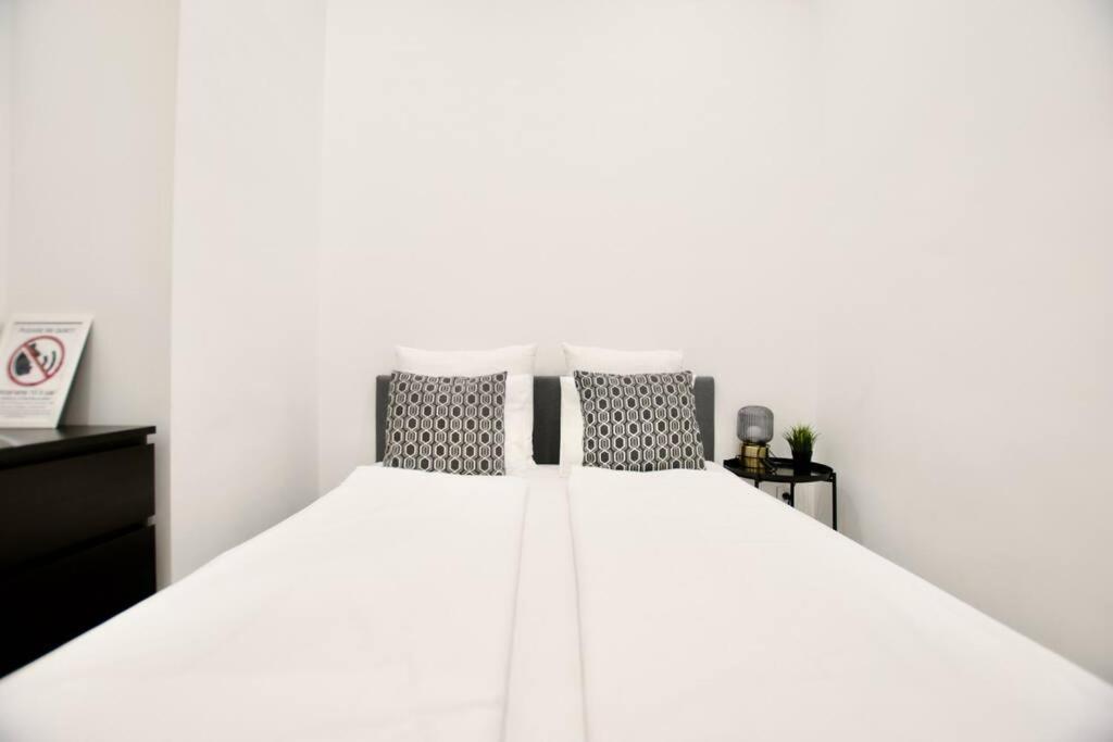 Standard Apartment By Hi5-St. King Mini Studio Budapesta Exterior foto